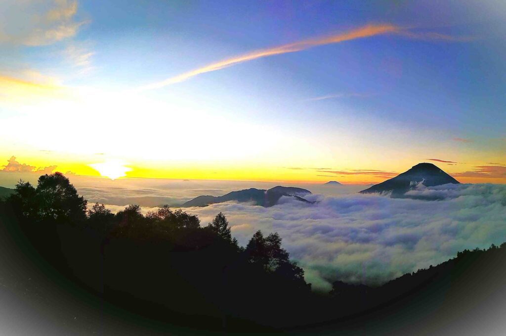 paket wisata dieng golden sunrise